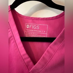 Figs electric orchid Catarina top like new Small